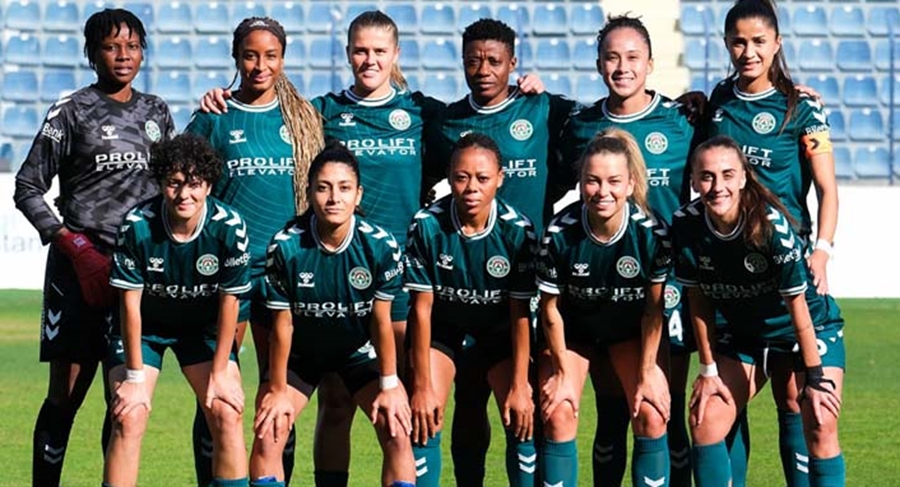 Kızlar zafer istiyor