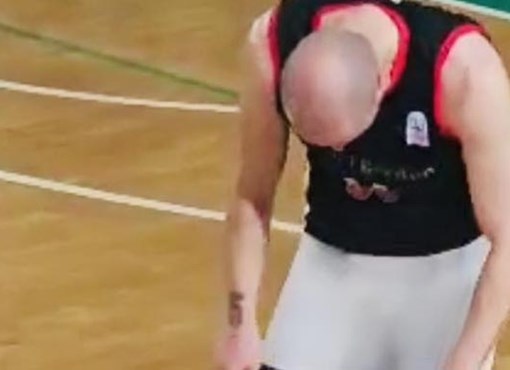 Şortunu indiren Oğulcan