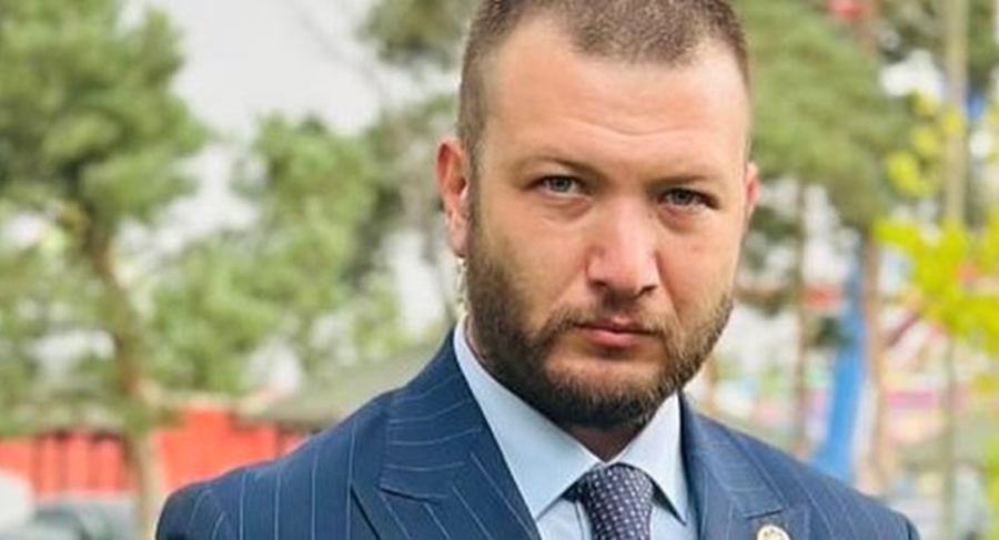 Sonunda isyan bayağını çekti