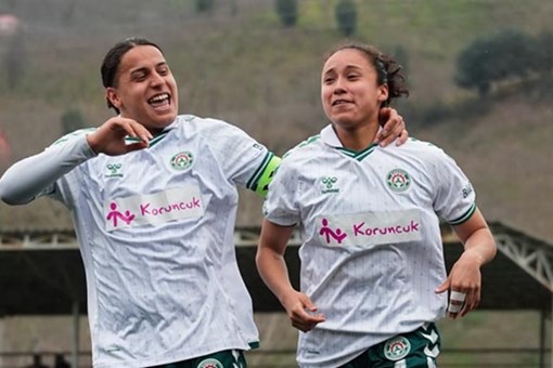 Kızlar gol oldu yağdı