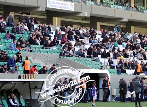 Gençlerin aileleri  ve arkadaşları da olmasa