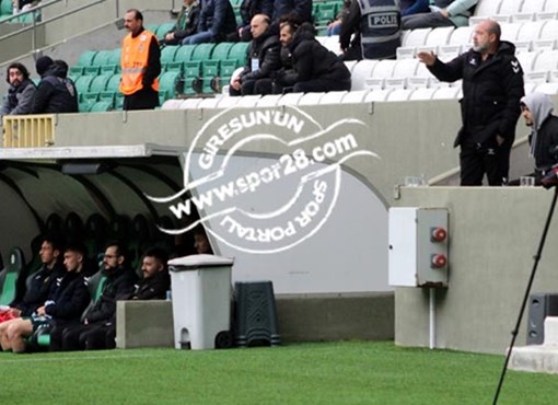 Koca çınarın kulübede antrenörü yok