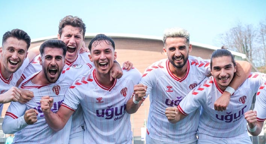 Kırmızı Şimşekler