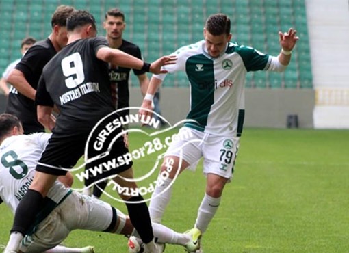 Sessiz sessiz ağlar gibiyiz